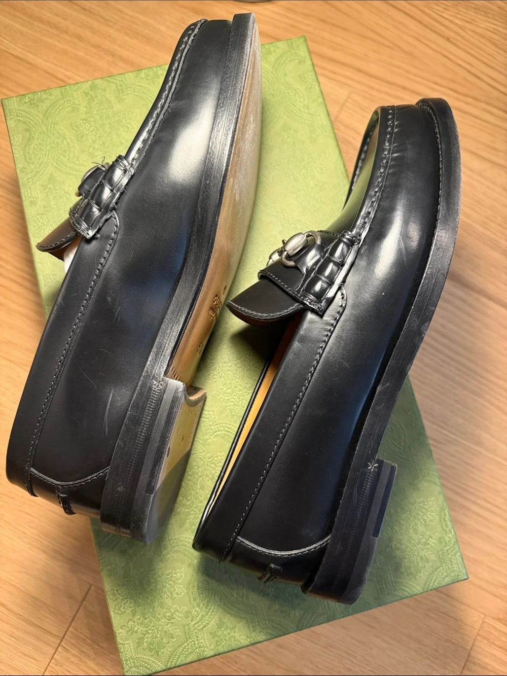 Gucci Men’s Black Horsebit Leather Loafers (Milenniaal Ribot)